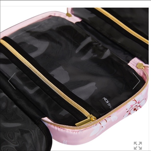 WANDERLUST MAKEUP TRAVEL - Picture 12 of 15